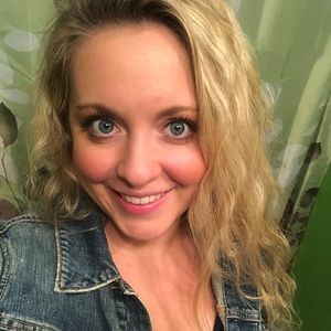 Meet your Posher, Alyson